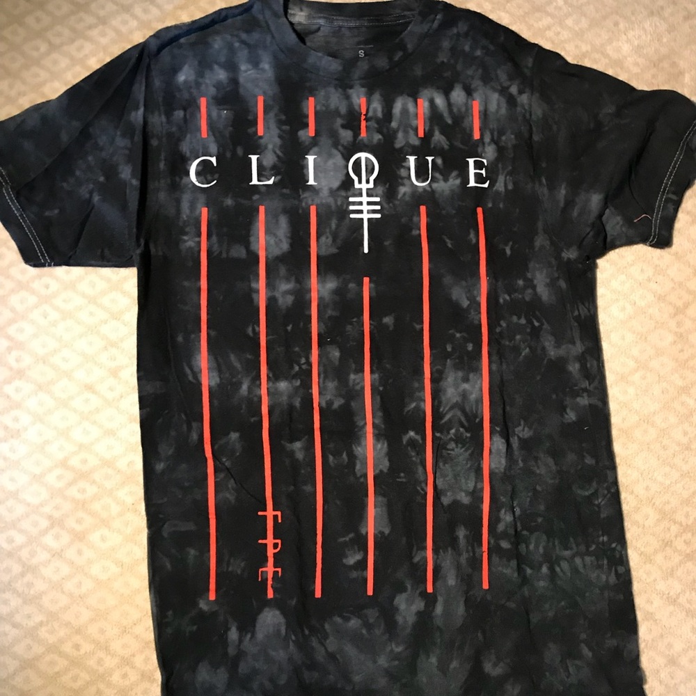 Small Hot Topic Twenty One Pilots Clique T shirt